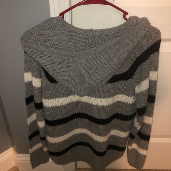 Cloud Chaser hooded sweater - Picture 2 of 3